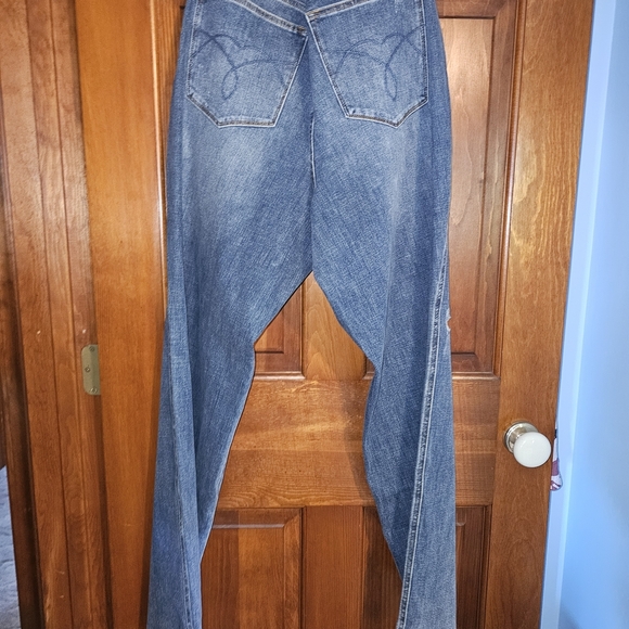 Judy Blue Women's Blue Jeans - Picture 4 of 8